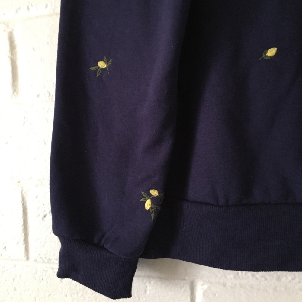 Gloria Vanderbilt | Navy Sweatshirt with Lemon Yellow Florals Embroidery πβ¨πππ± - Picture 5 of 16